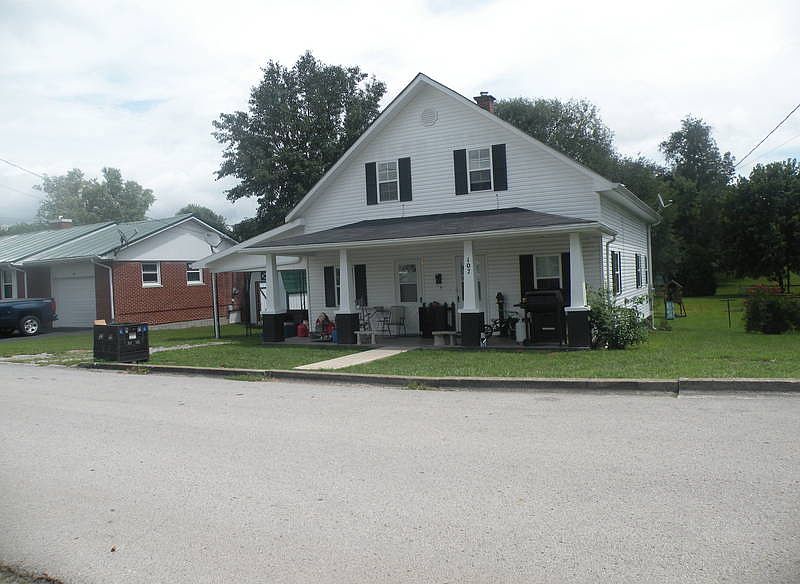 1st image of 102 Texas St