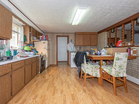 Kitchen w/ laundry area  #1125