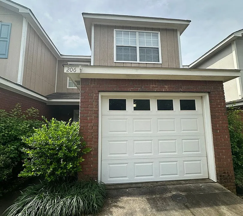 206 Foxchase Ln
