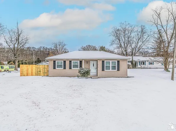 7712 Summerfield Rd, Lambertville, MI 48144