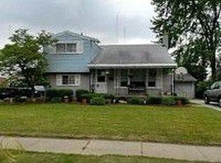 32621 Maplewood St, Garden City, MI 48135