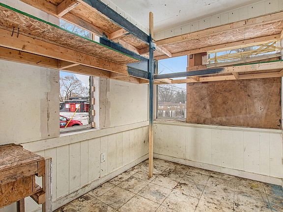 3rd image of 3229 Hoyt St