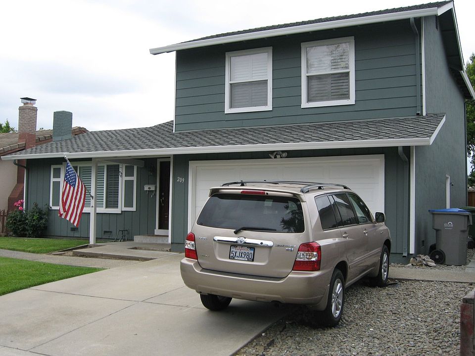 1st image of 209 Vineyard Dr