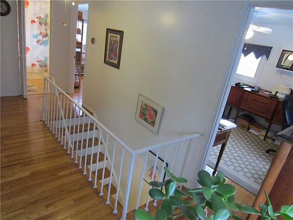 4th image of 910 Garden City Dr