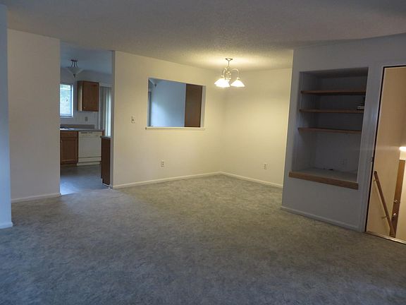 Upper level living/dining