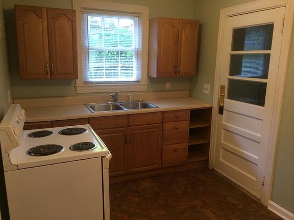 5th image of 37 Essex Ct