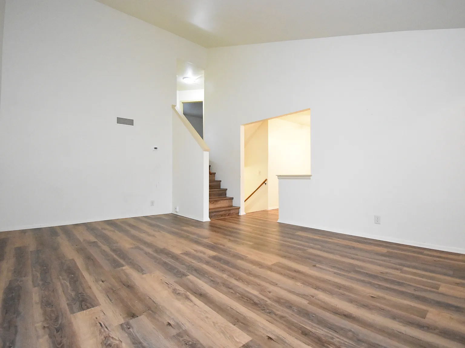 4 bed, 1100 sqft, $2,100 — Photo 2
