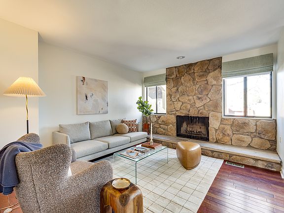 4th image of 2647 Grapewood Ln