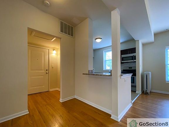 4th image of 4746 S Greenwood Ave APT 3E
