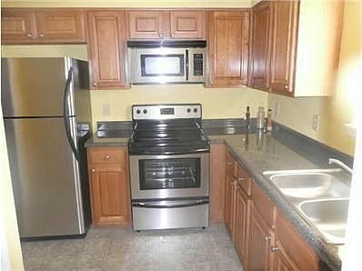 2nd image of 1067 Thorn Woode Ln
