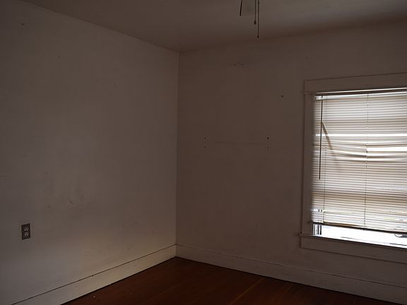 5th image of 2212 Julian Ave
