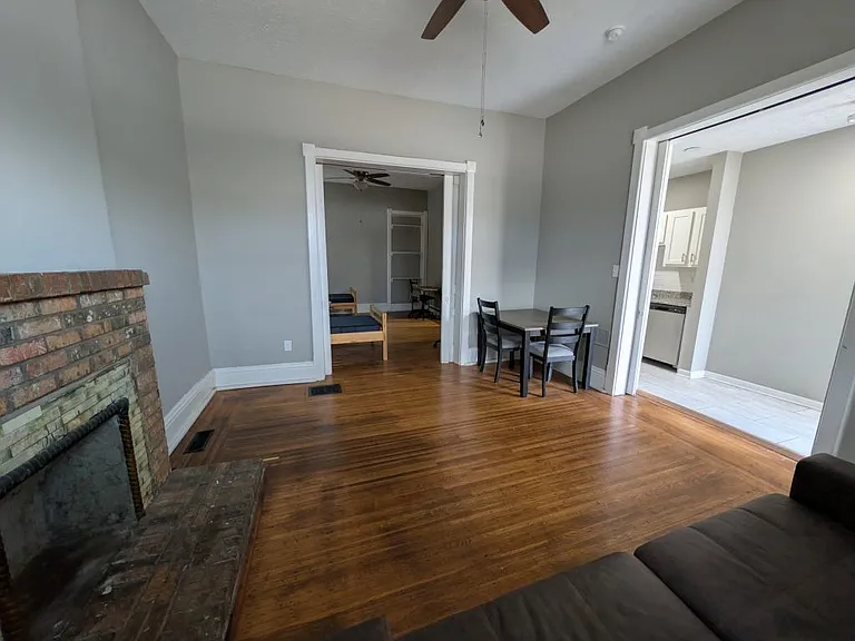 205 W Breckinridge St #1 — Photo 8