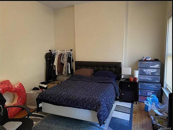 3rd image of 1100 Floyd Ave