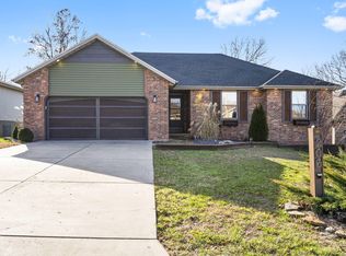 206 W Pine Hill Ct, Nixa, MO 65714