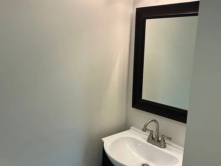 425 E Walnut St — Photo 6