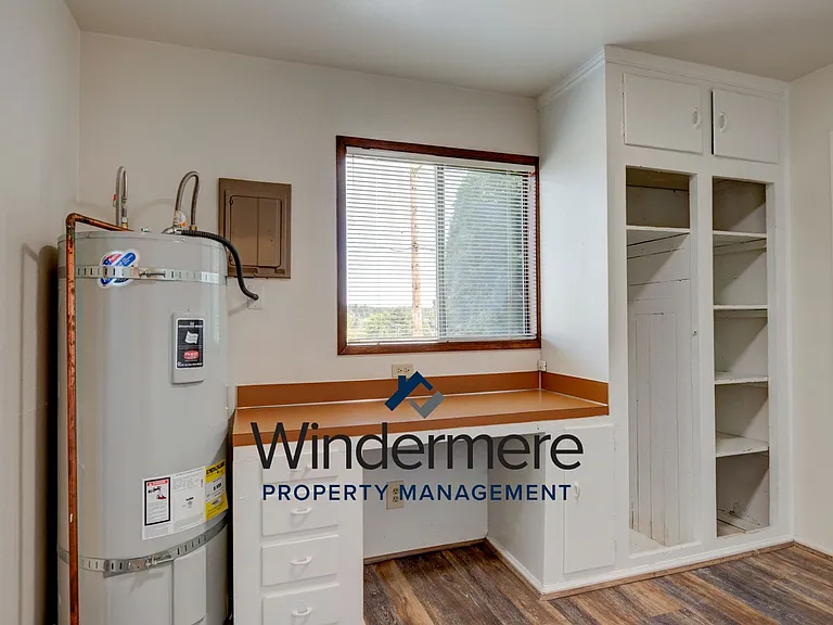 M1548: 865 N Oak Harbor St — Photo 13