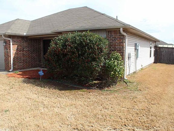 3rd image of 1016 Yarrow Dr