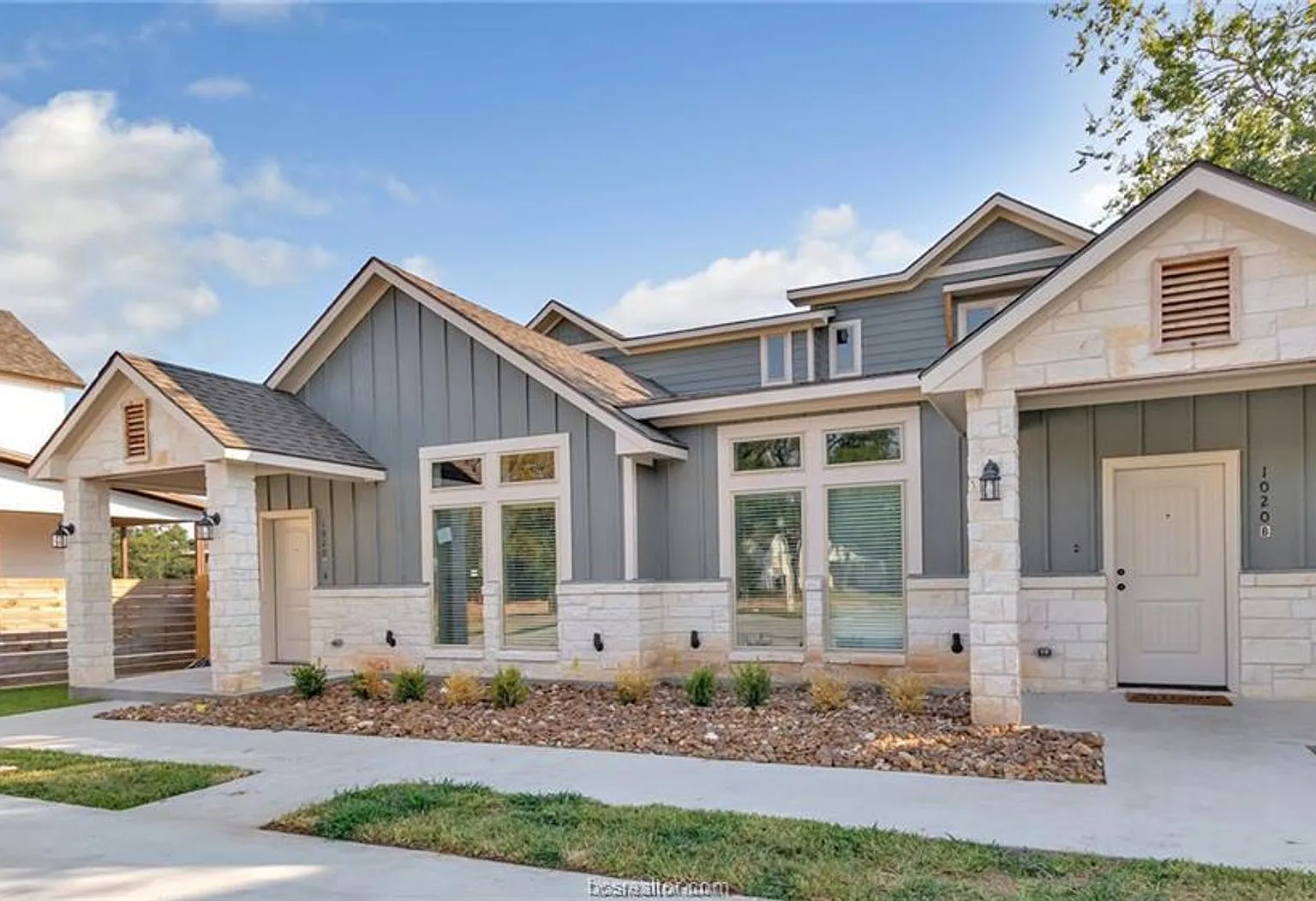 1020 Foster Avenue — Photo 2