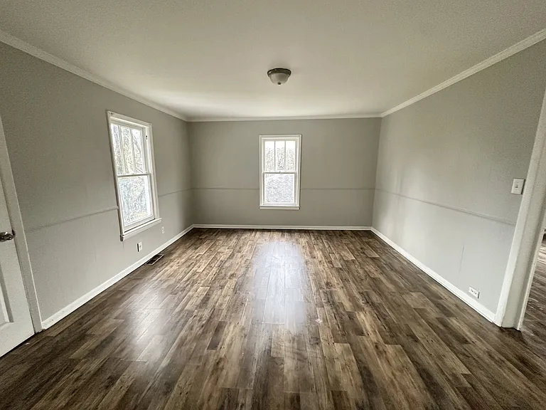 1076 Green St — Photo 5