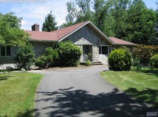 30 Lower Cross Rd, Saddle River, NJ 07458