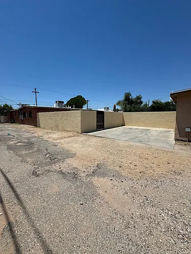 120 N Campbell Ave Photo 1