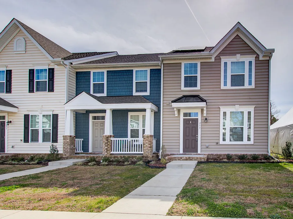 255 Goldenstar Ln