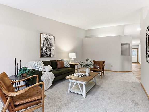 4th image of 3635 Zinnia Ln N