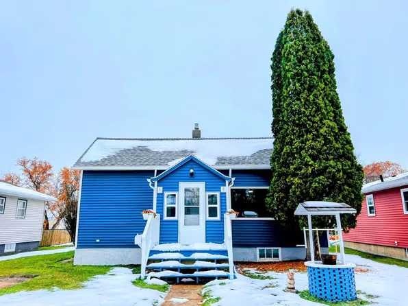 335 6th St SE, Rugby, ND 58368