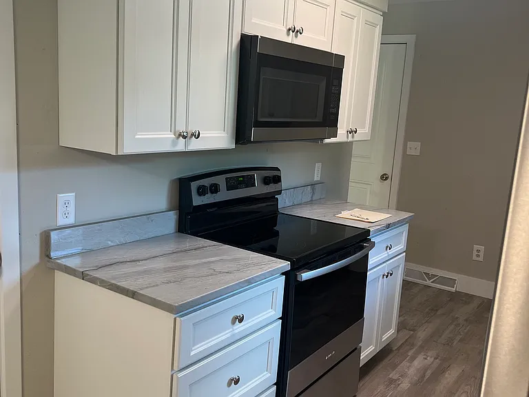 901 E Jefferson St — Photo 1