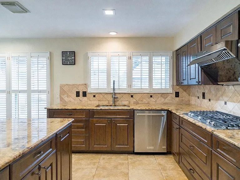 18310 Spellbrook Dr — Photo 39