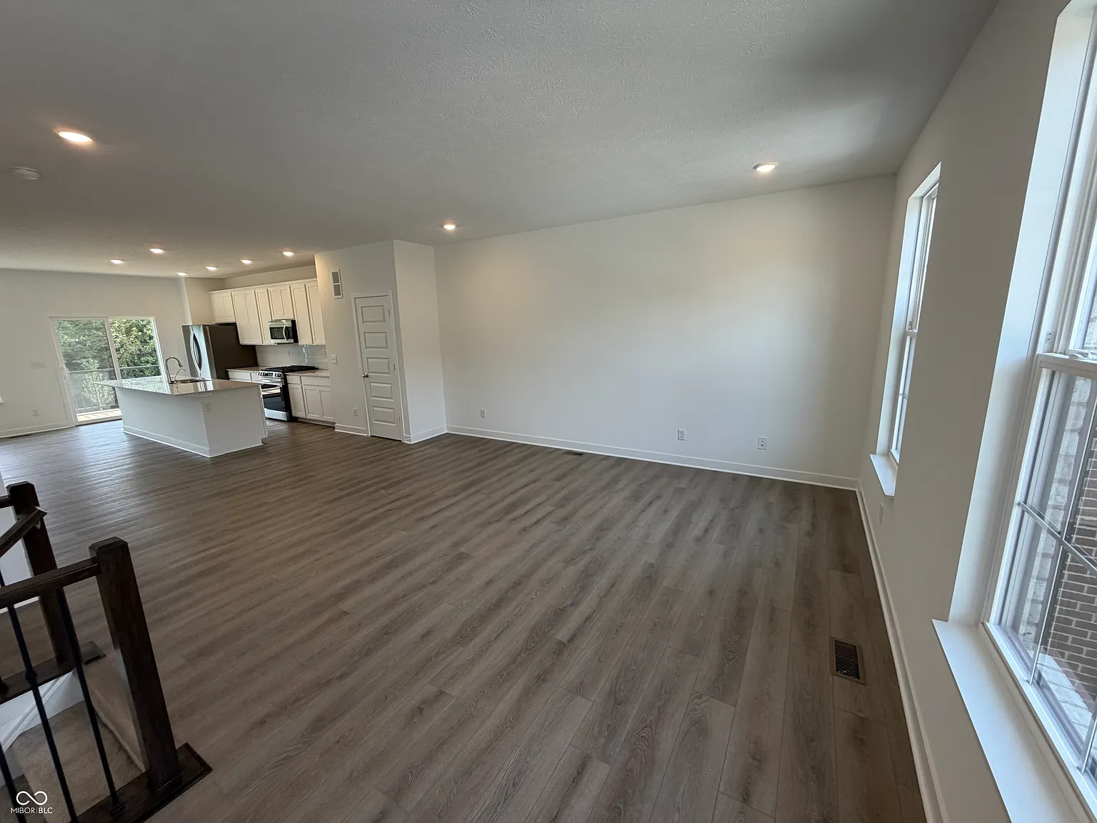3 bed, 3.5 bath, 2346 sqft, $2,650 — Photo 4