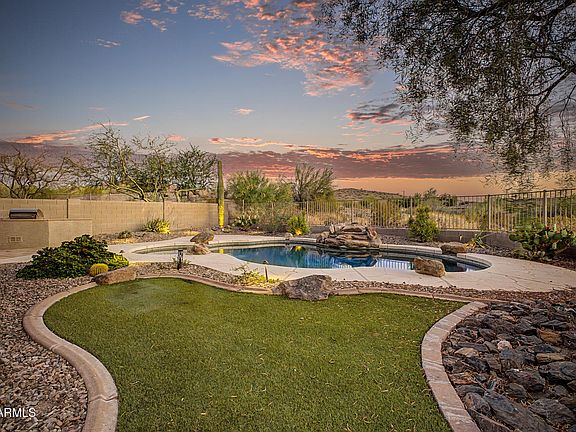 3rd image of 18035 W Paseo Way