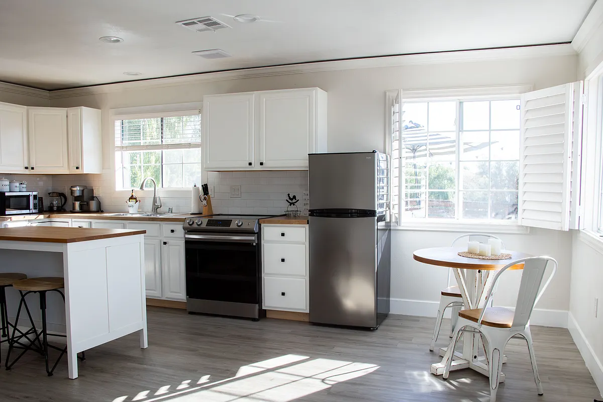 Building Photo - 37645 Via De Los Arboles #B