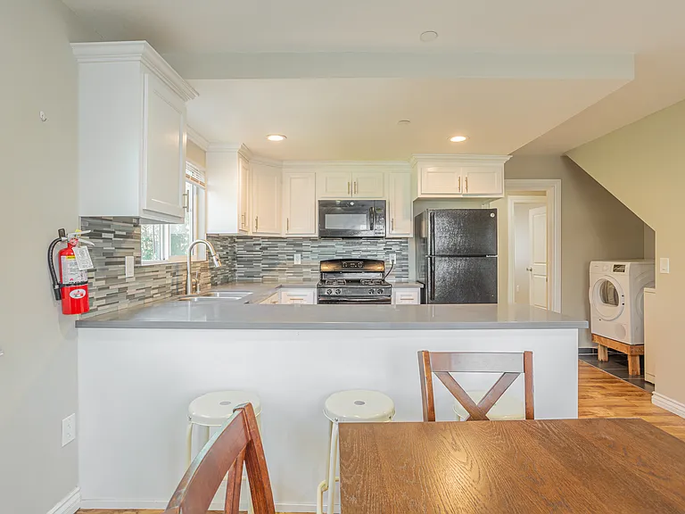 1201 W 36th Pl — Photo 1