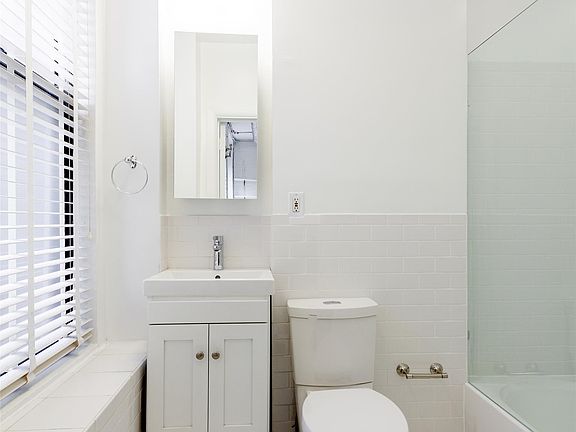4th image of 215 W 20th St Ste 5W