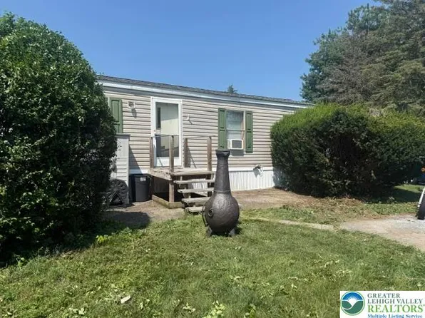 74 Easy St, Northampton, PA 18067
