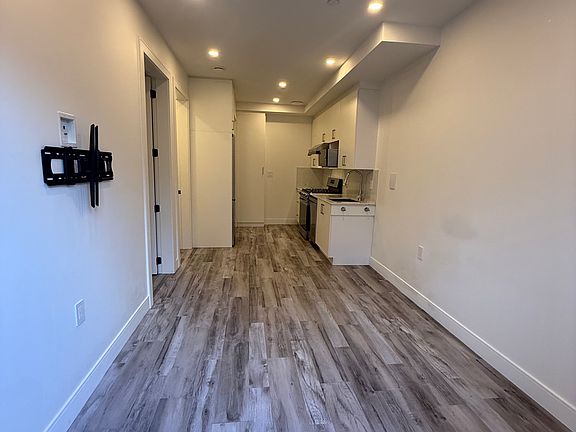4th image of 5748 Athlone St