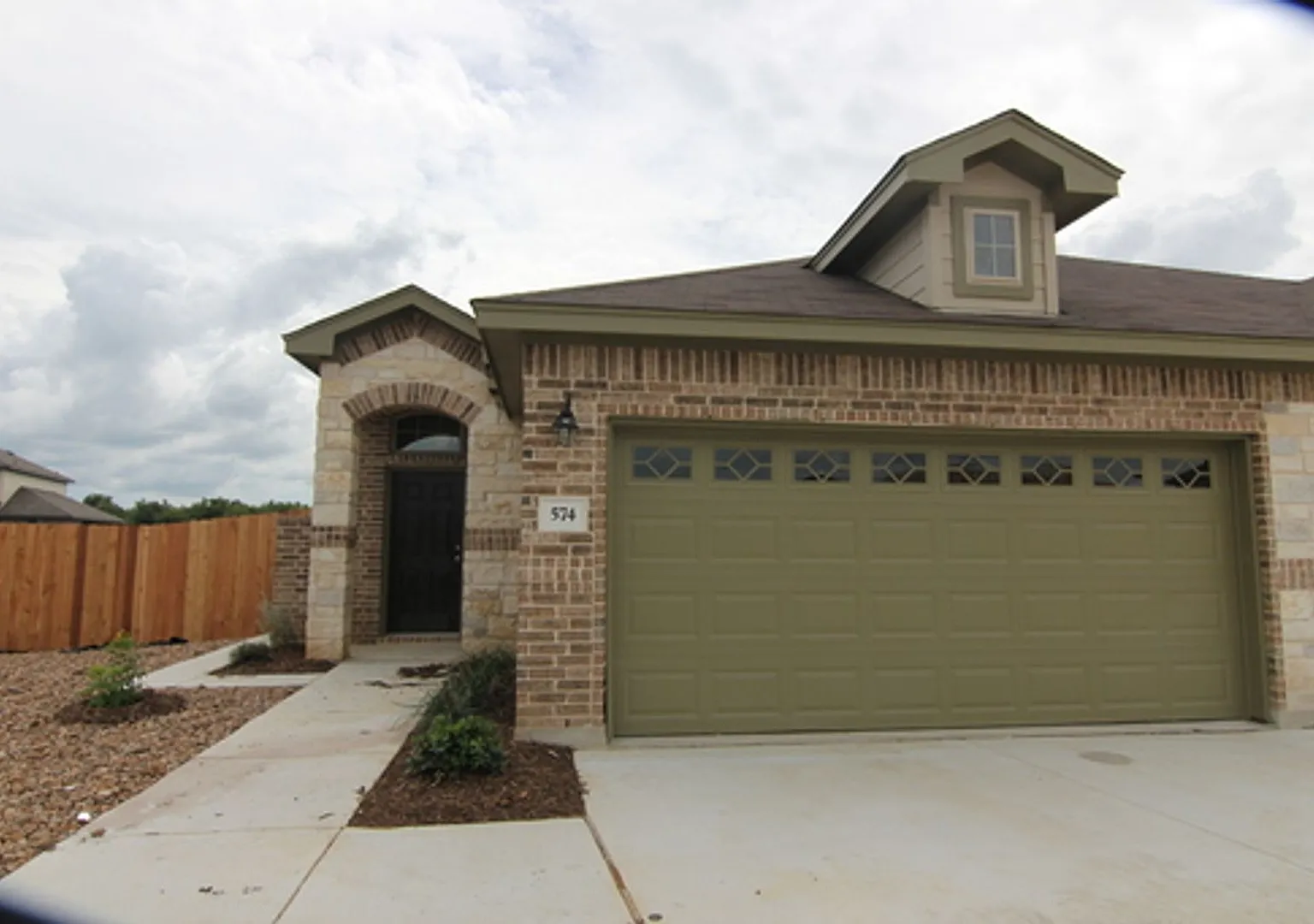 Beautiful 3 Bedroom Duplex Located in New Braunfels, Texas! — Photo 1