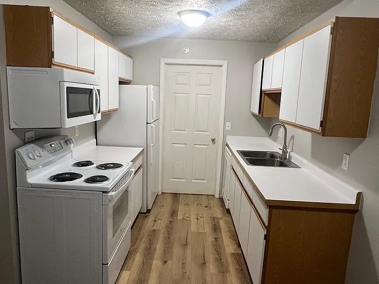 726 W Jefferson St — Photo 3