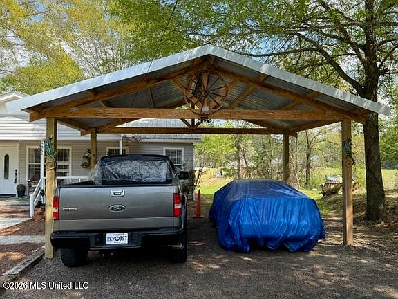 5th image of 561 Lowe Cir