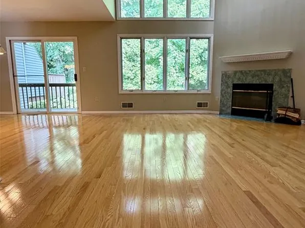 19 Lakeview Dr, Old Tappan, NJ 07675