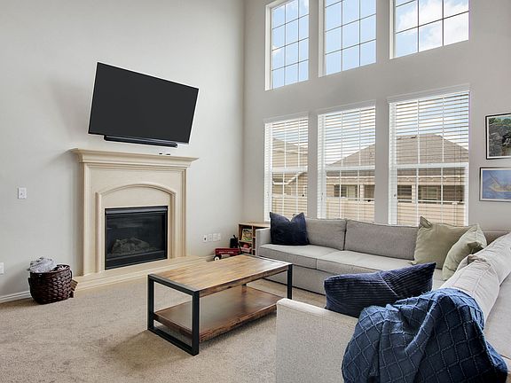 5th image of 892 S Honeysuckle Way