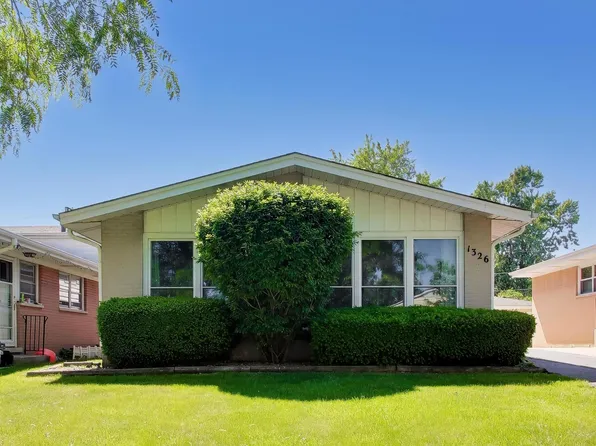1326 S Dunton Ave, Arlington Heights, IL 60005