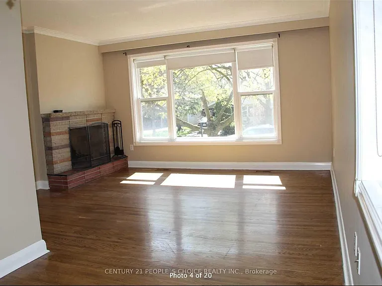 39 Meadowland Dr — Photo 2