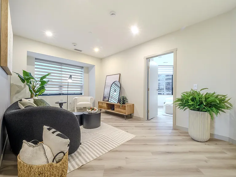10020 101a Ave NW — Photo 62