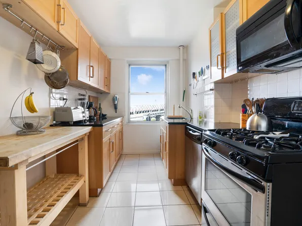 570 Grand Street image 1 of 8