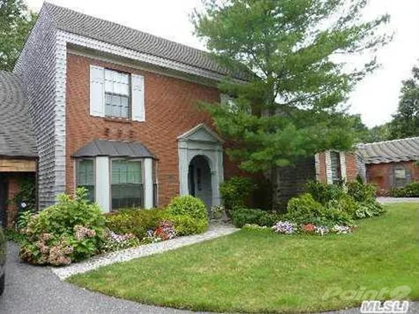 42 Admirals Dr E, Bay Shore, NY 11706