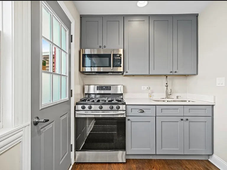 6350 S Lockwood Ave — Photo 5