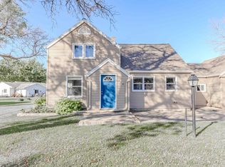313 E 3rd St, Lake Park, IA 51347