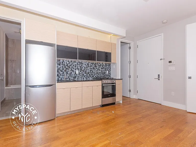 462 Pulaski St #2B — Photo 1